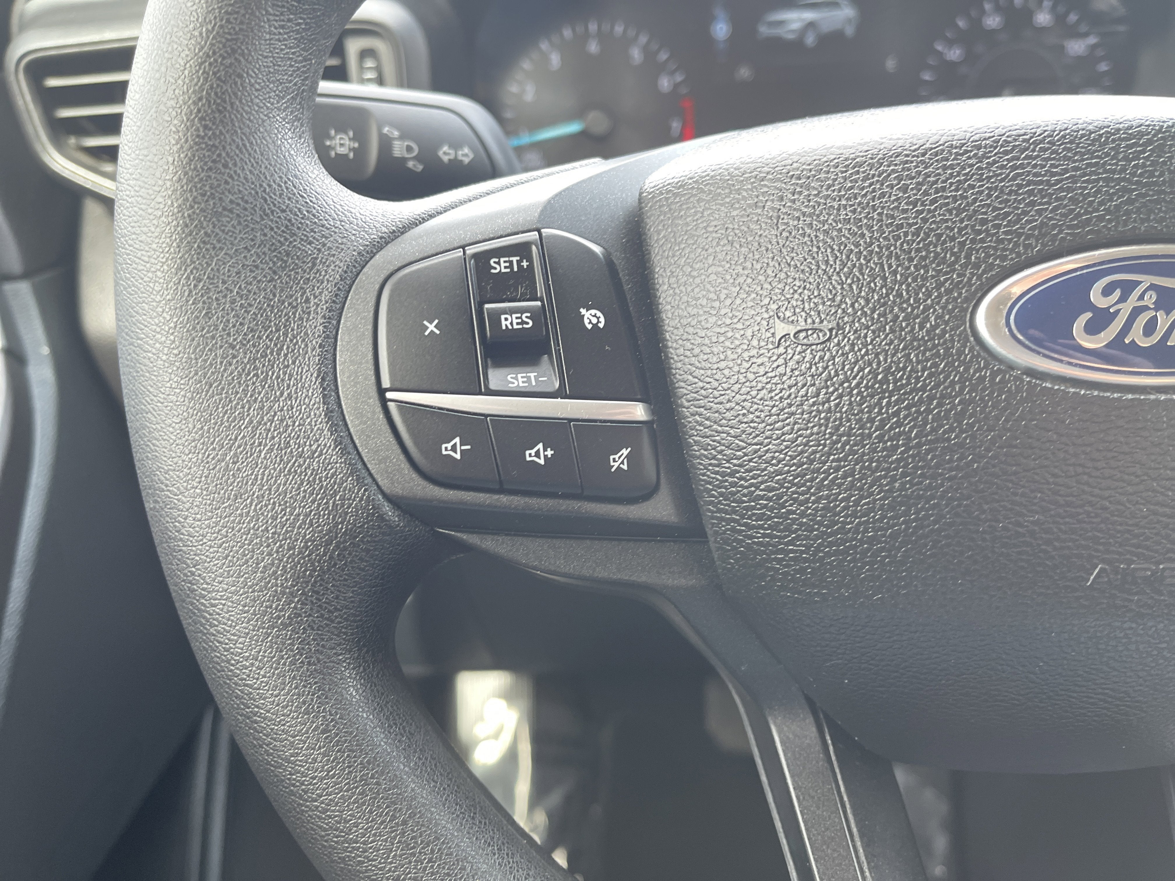 2023 Ford Explorer Base