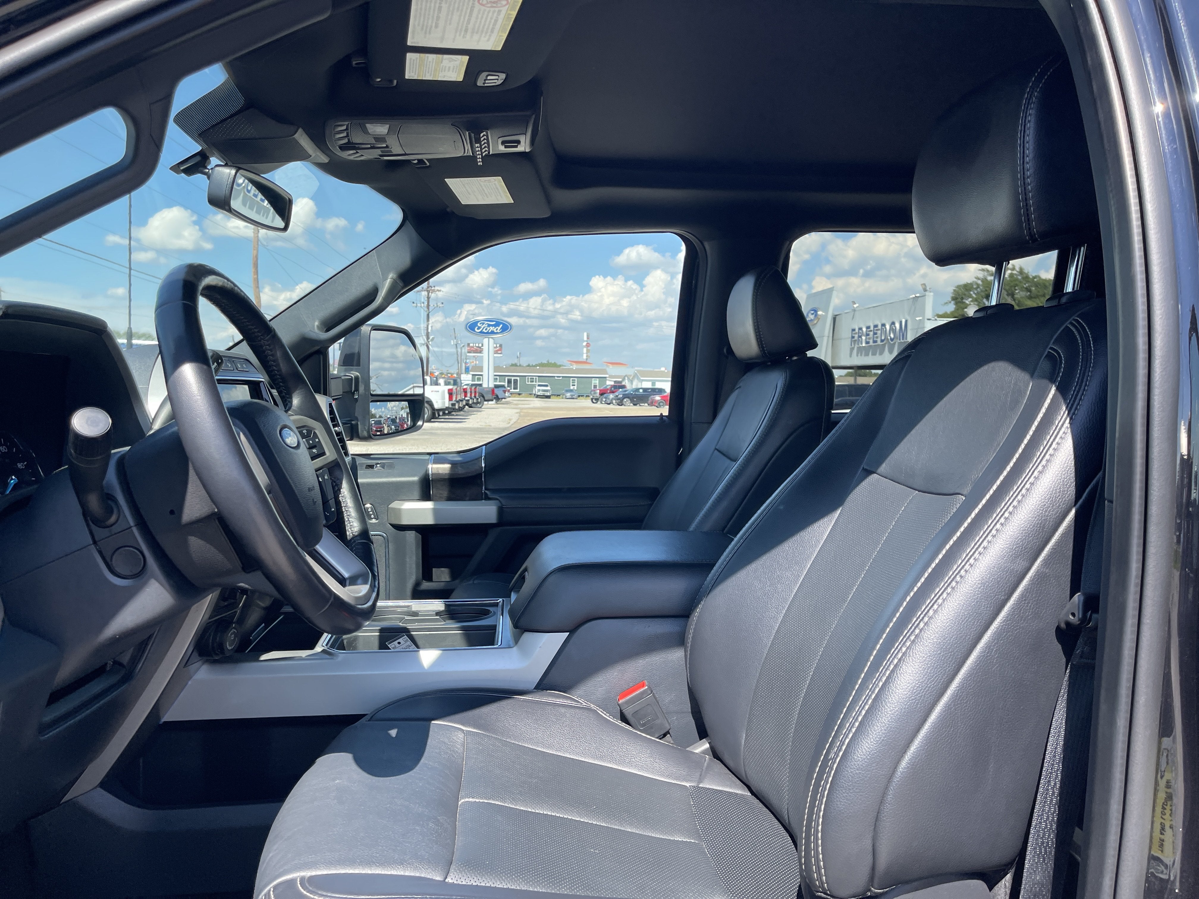 2022 Ford Super Duty F-250 SRW LARIAT