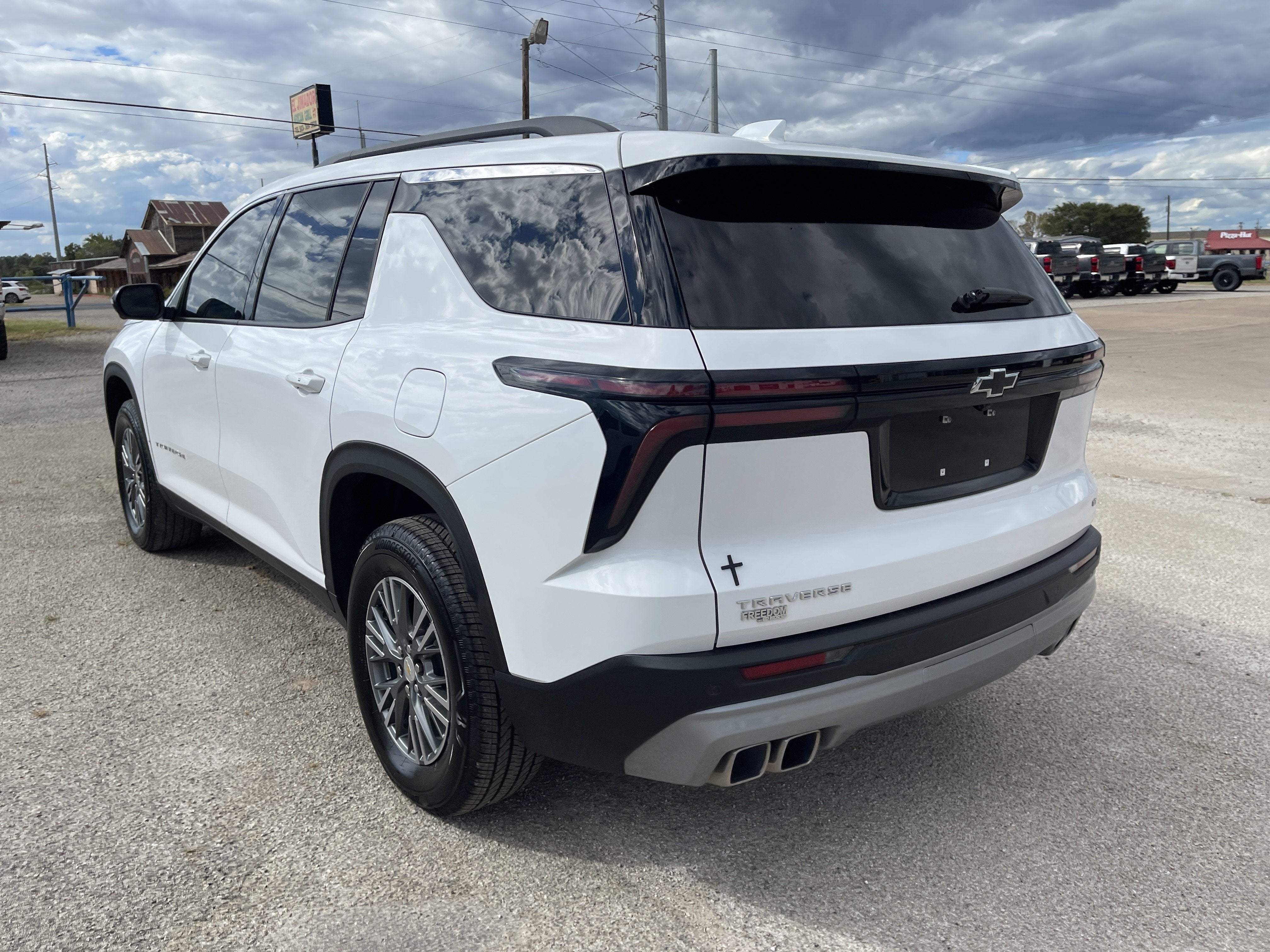 2024 Chevrolet Traverse FWD LT