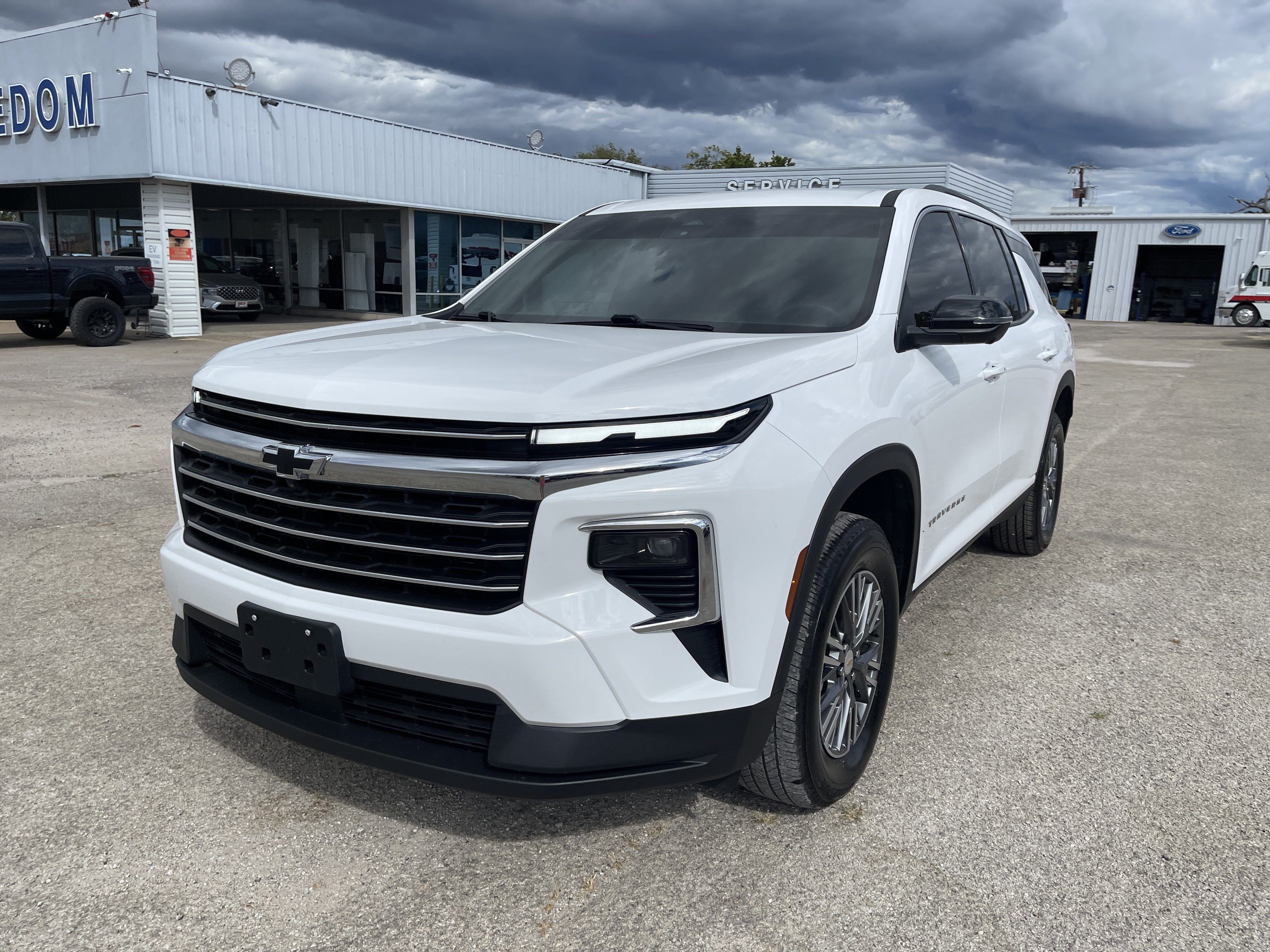 2024 Chevrolet Traverse FWD LT