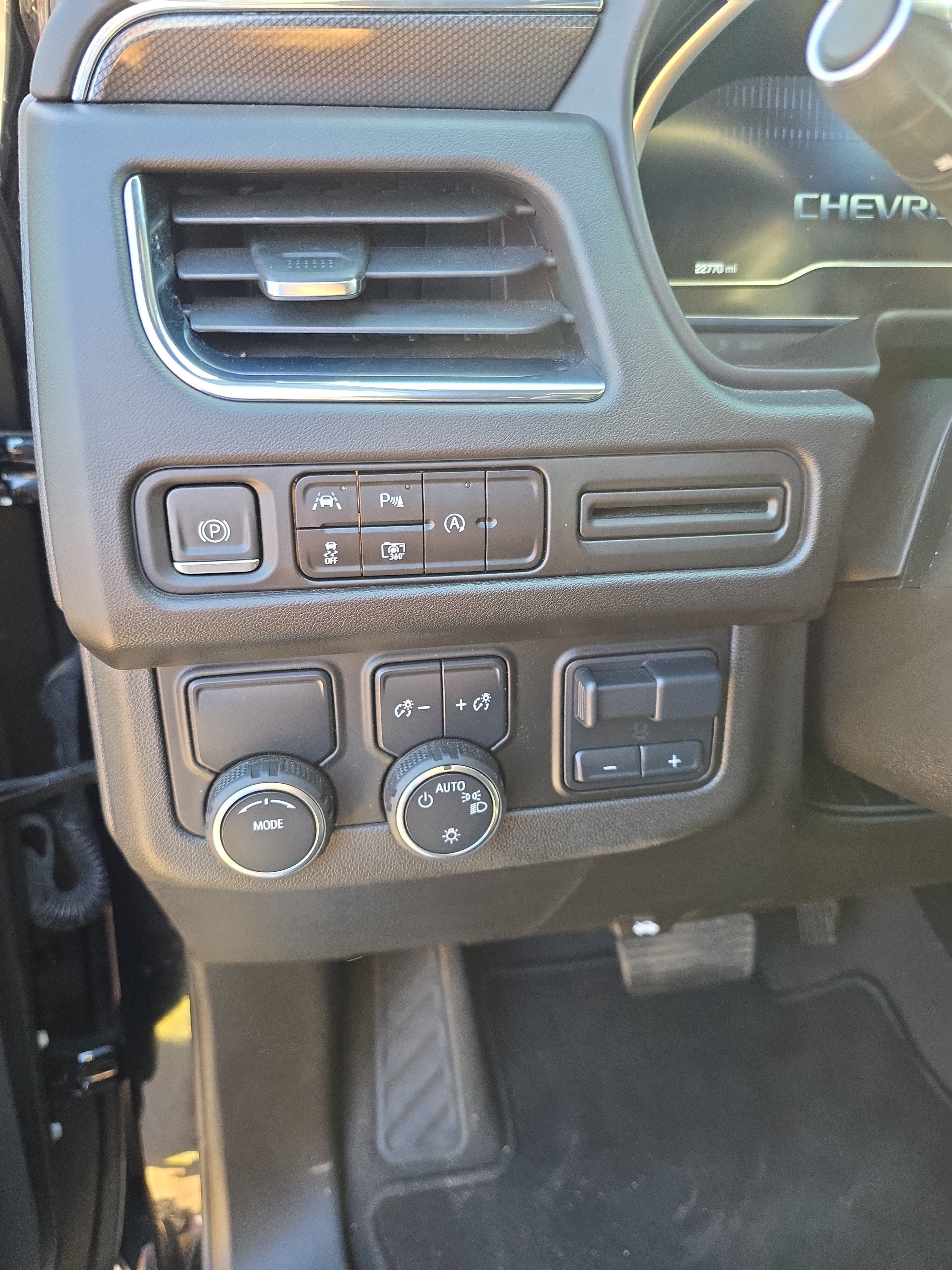 2023 Chevrolet Suburban RST