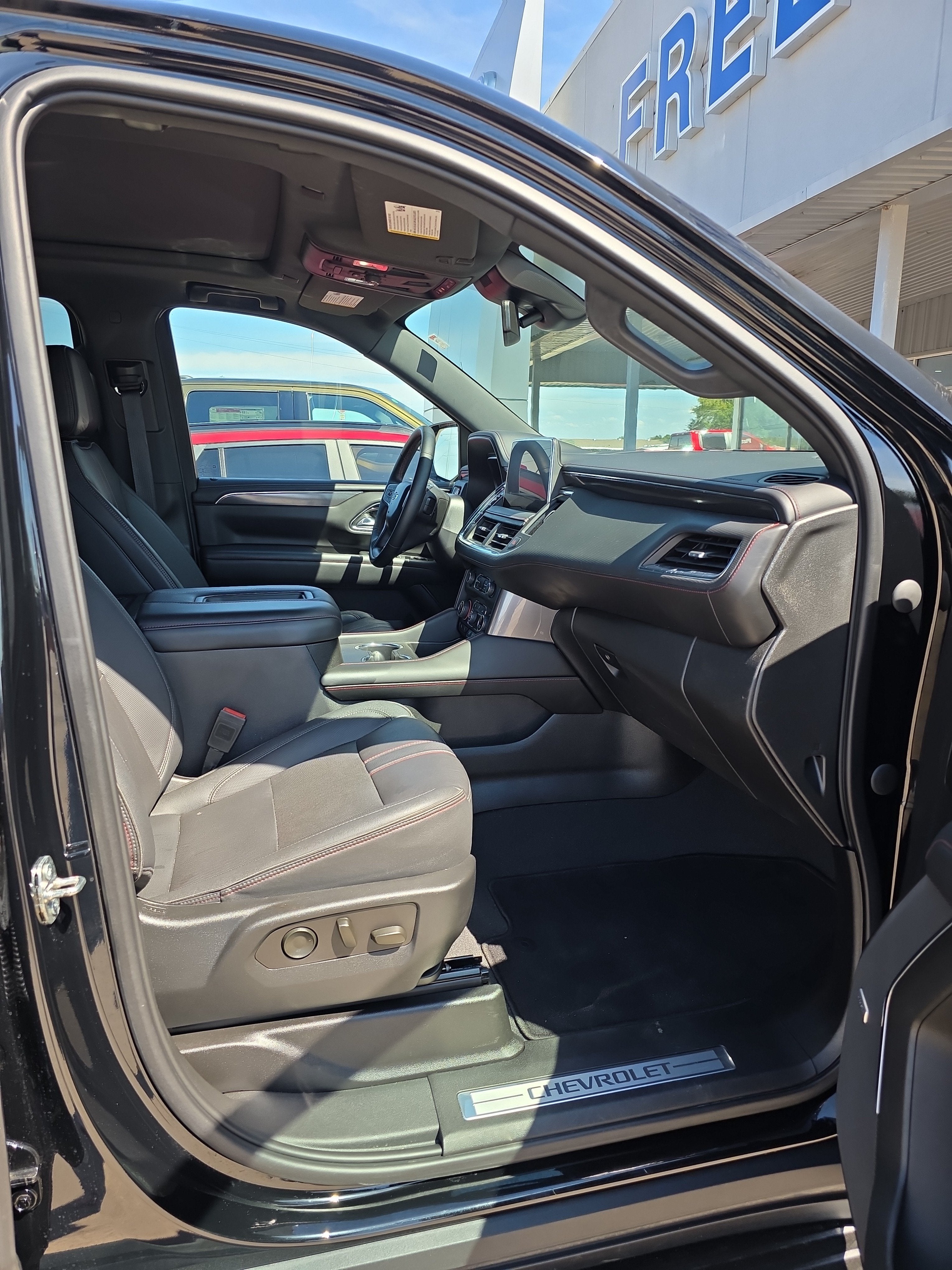 2023 Chevrolet Suburban RST