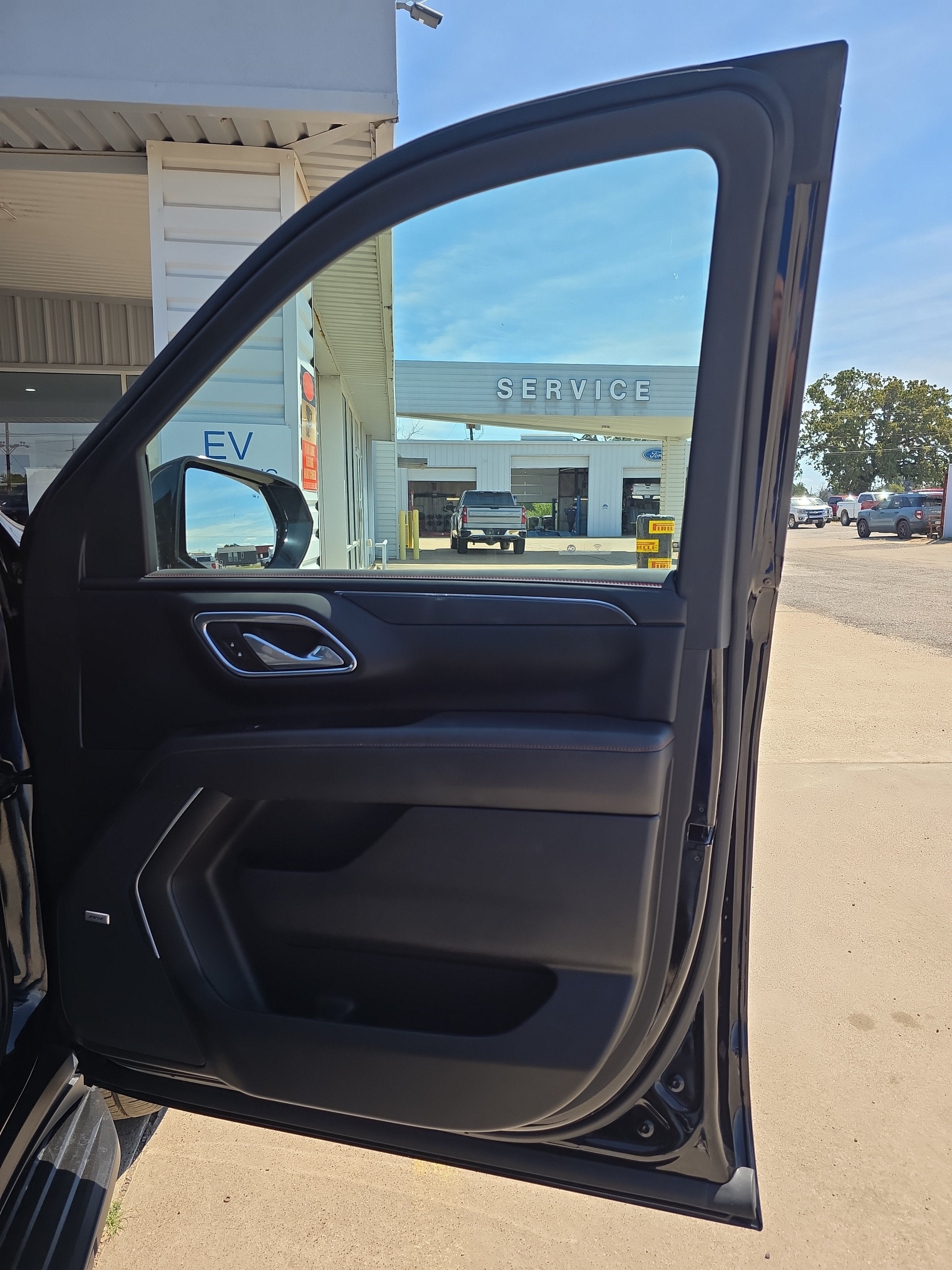 2023 Chevrolet Suburban RST
