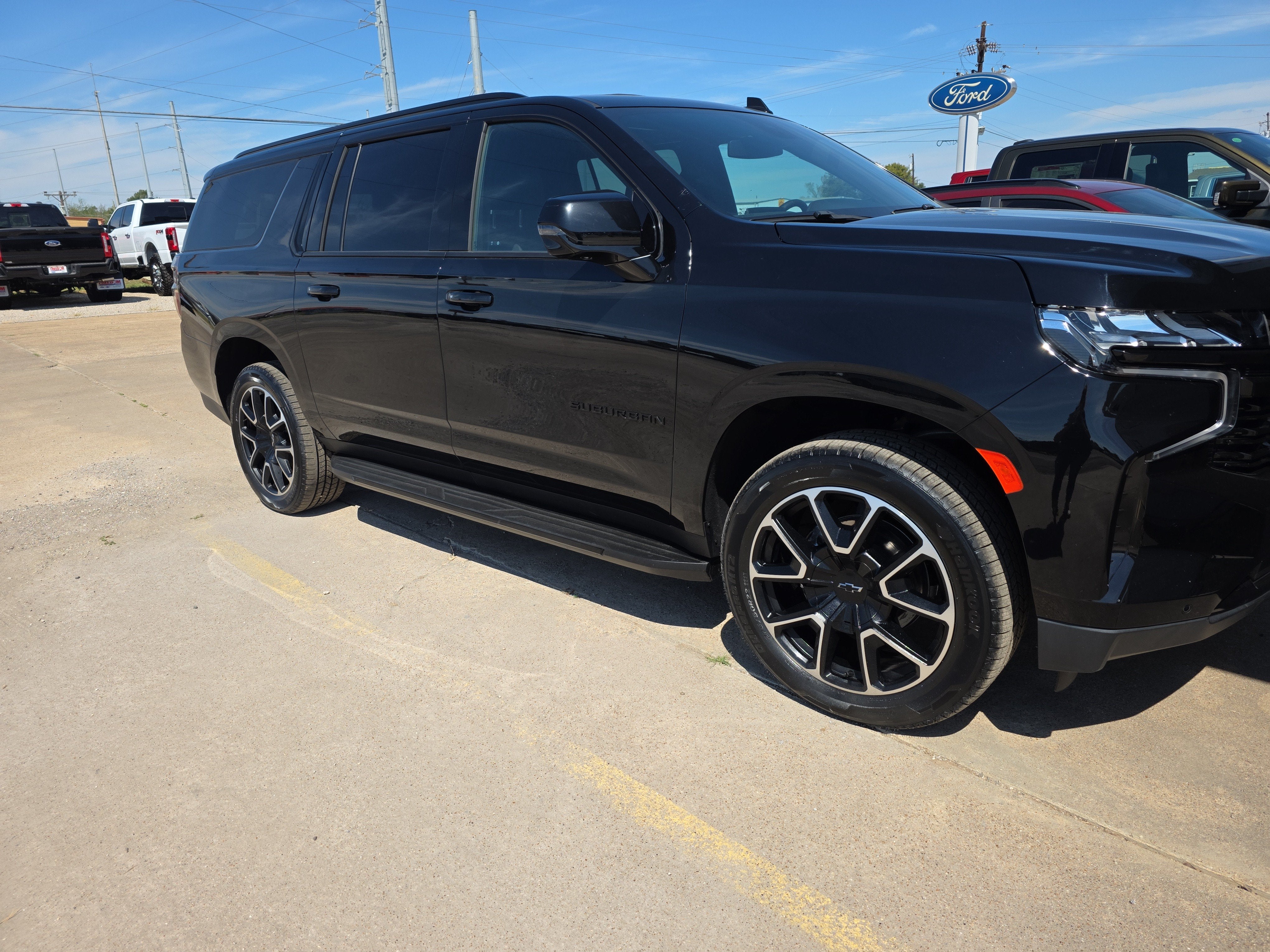2023 Chevrolet Suburban RST