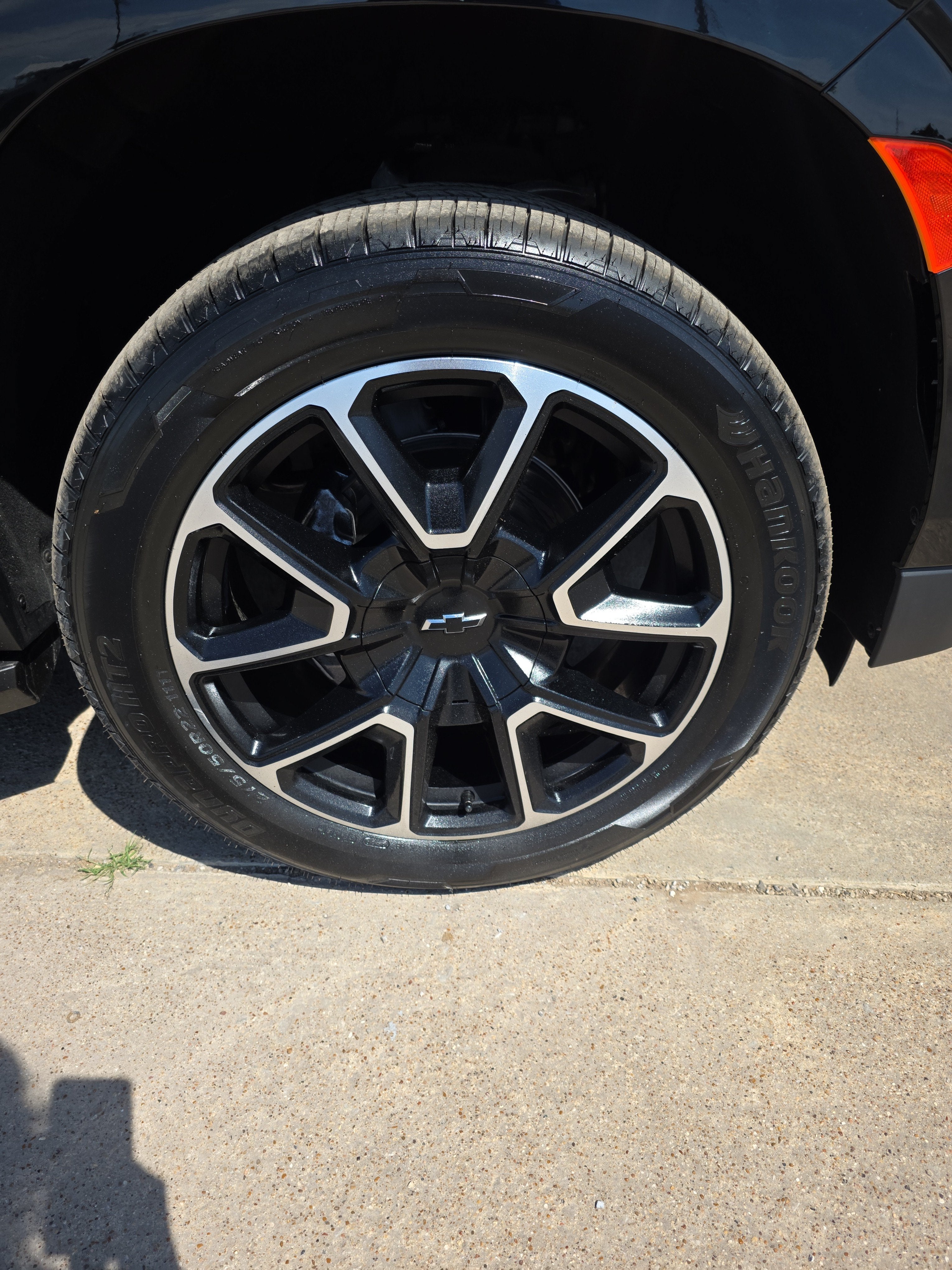 2023 Chevrolet Suburban RST