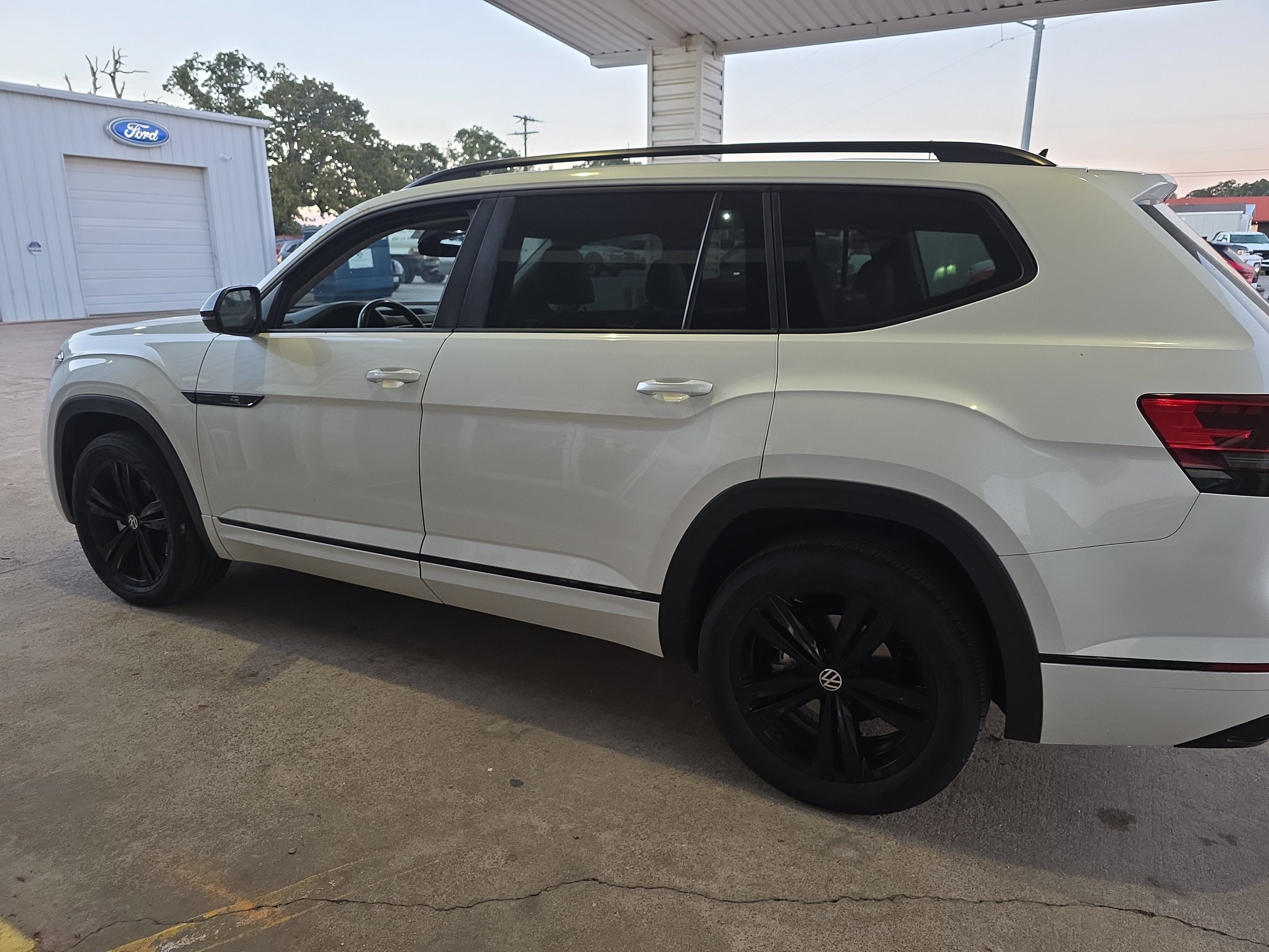 2023 Volkswagen Atlas 3.6L V6 SEL R-Line Black