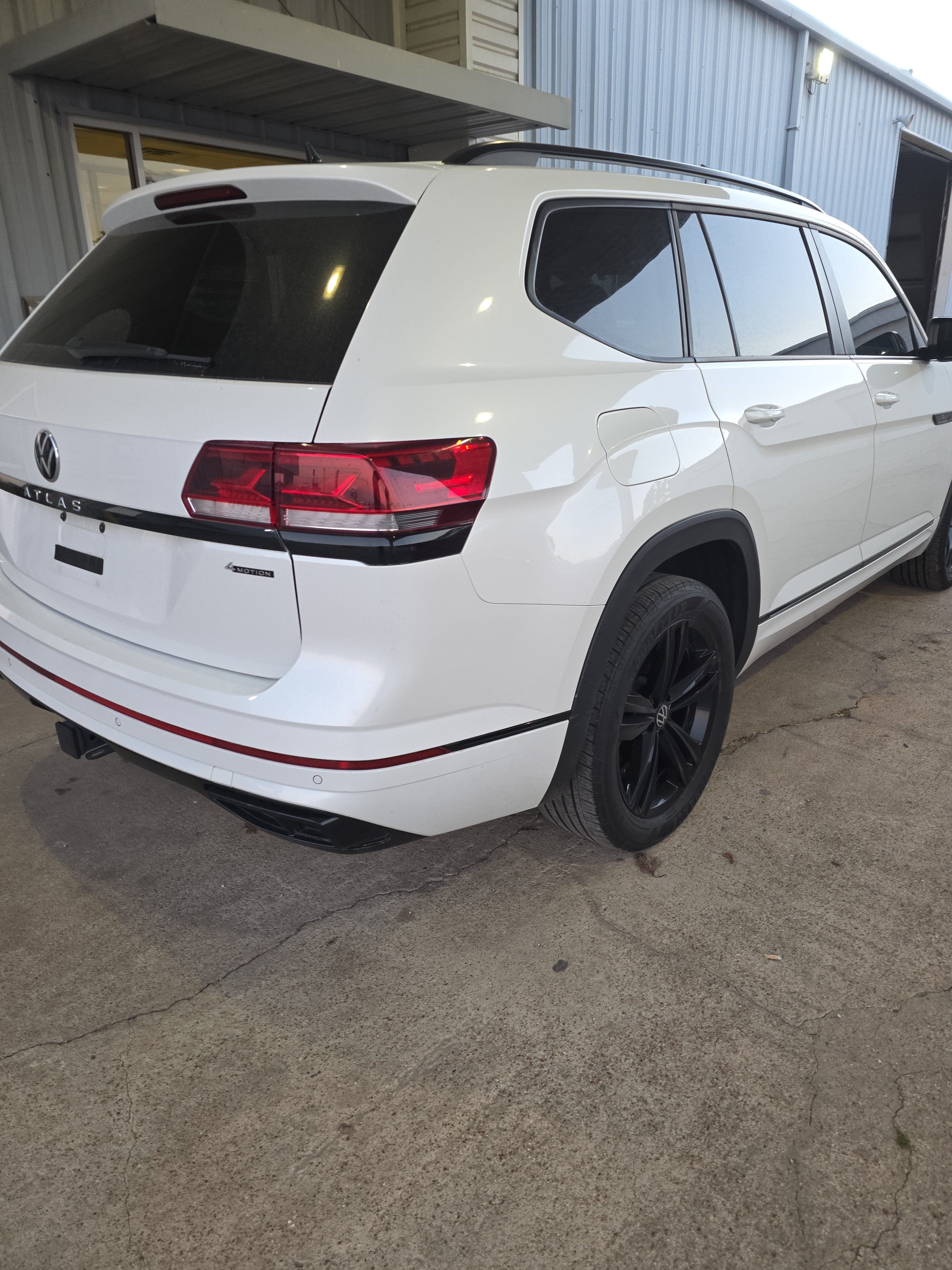 2023 Volkswagen Atlas 3.6L V6 SEL R-Line Black