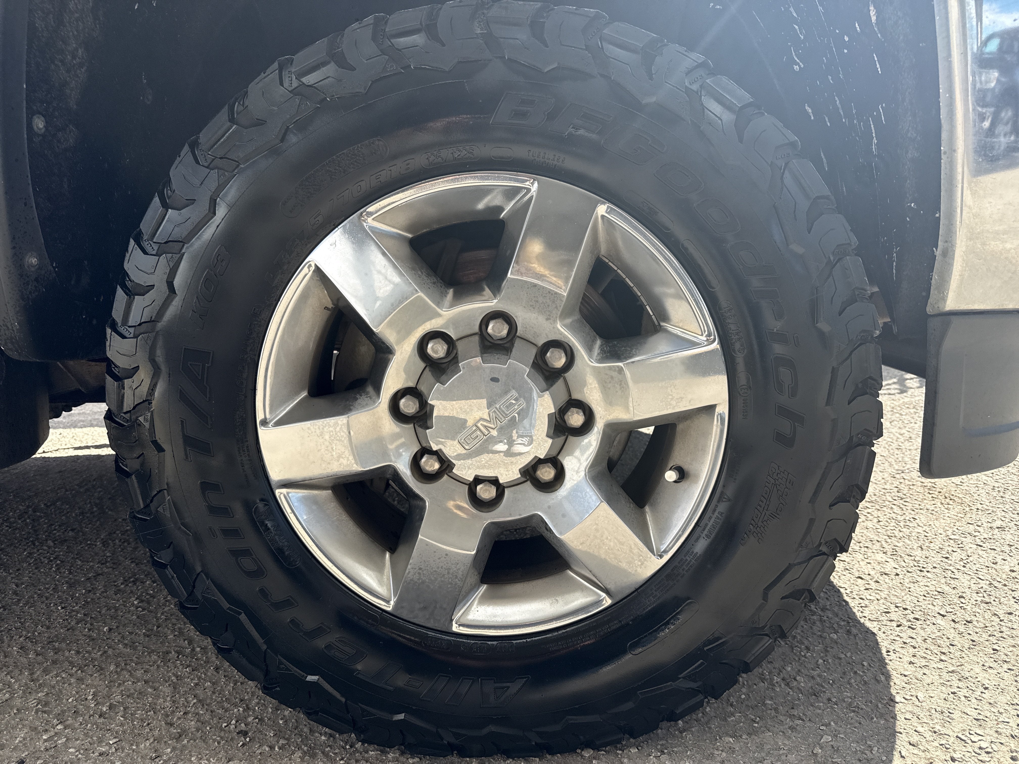 2015 GMC Sierra 2500HD available WiFi SLT