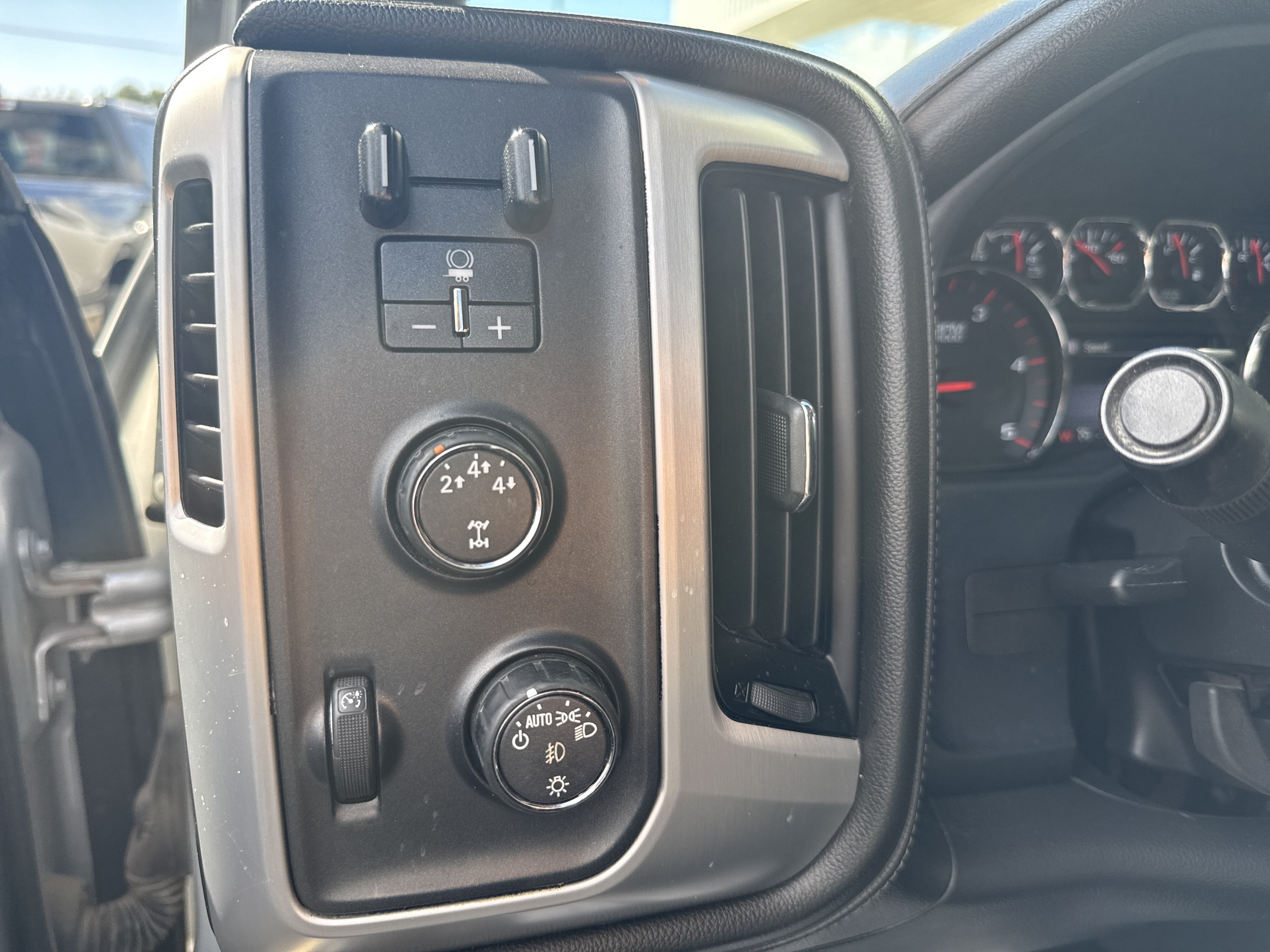 2015 GMC Sierra 2500HD available WiFi SLT