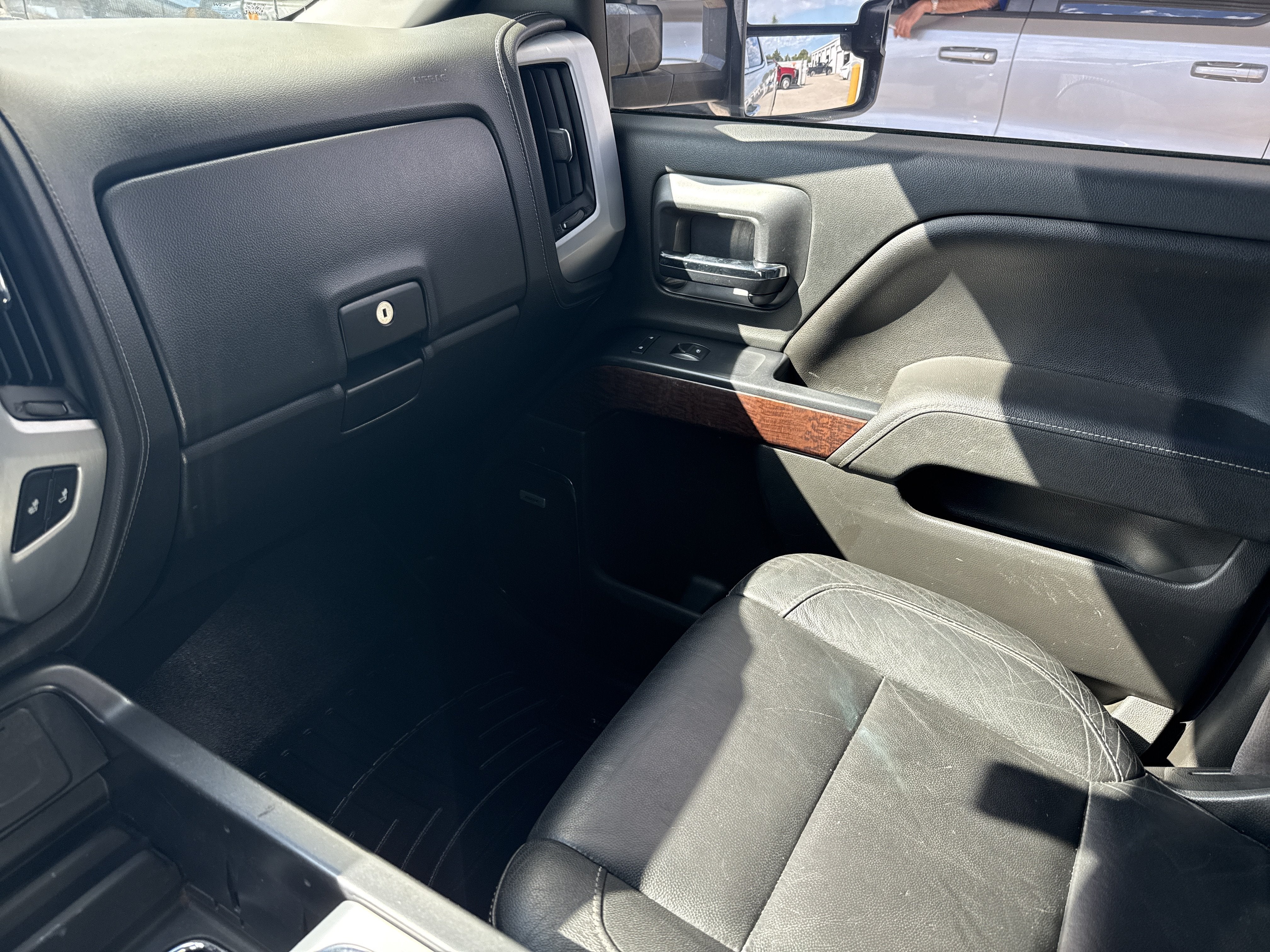 2015 GMC Sierra 2500HD available WiFi SLT