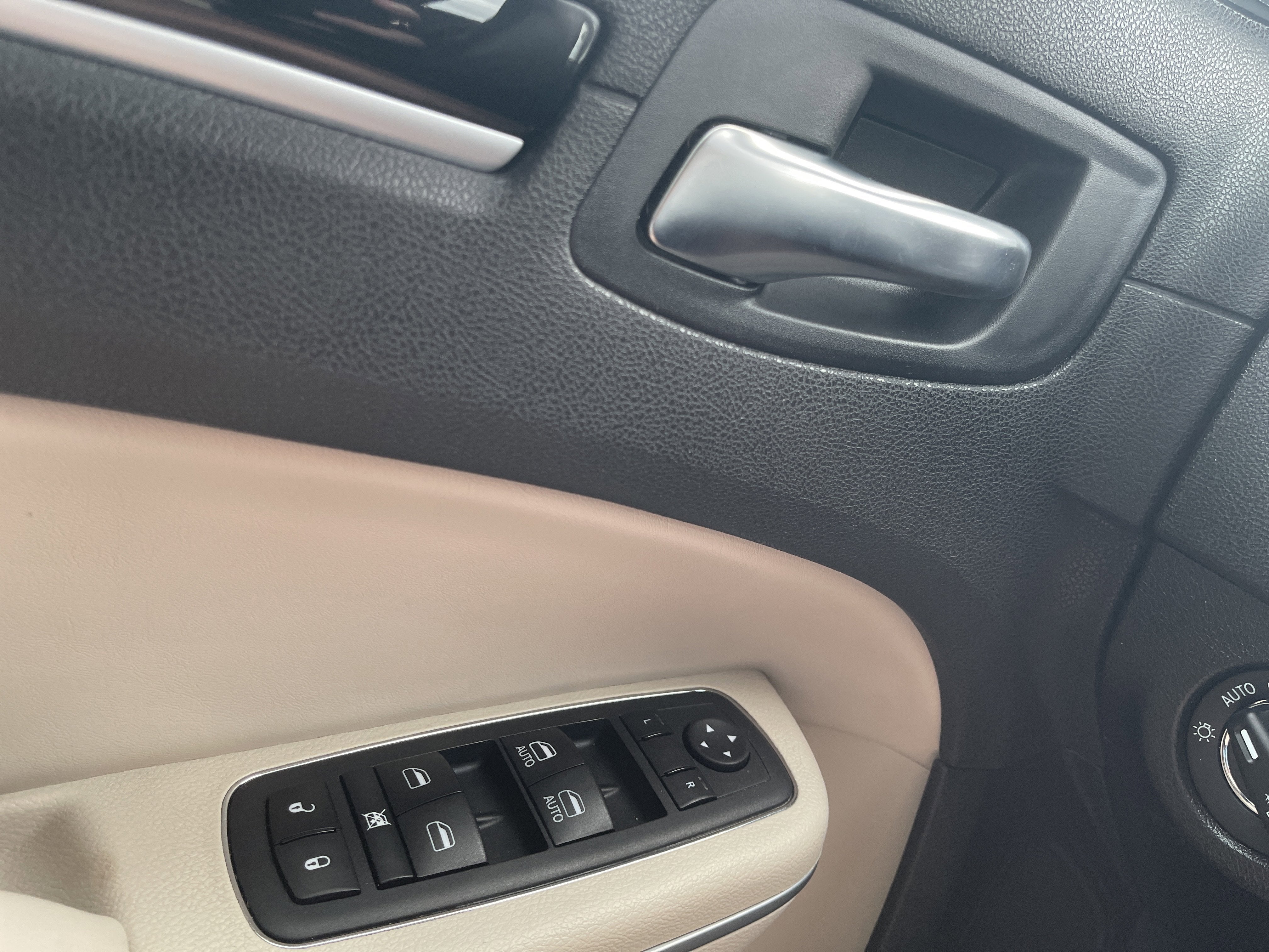2023 Chrysler 300 Touring L