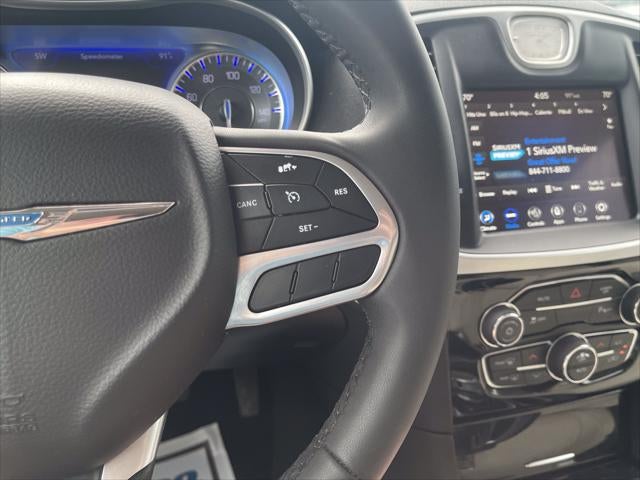 2023 Chrysler 300 Touring L