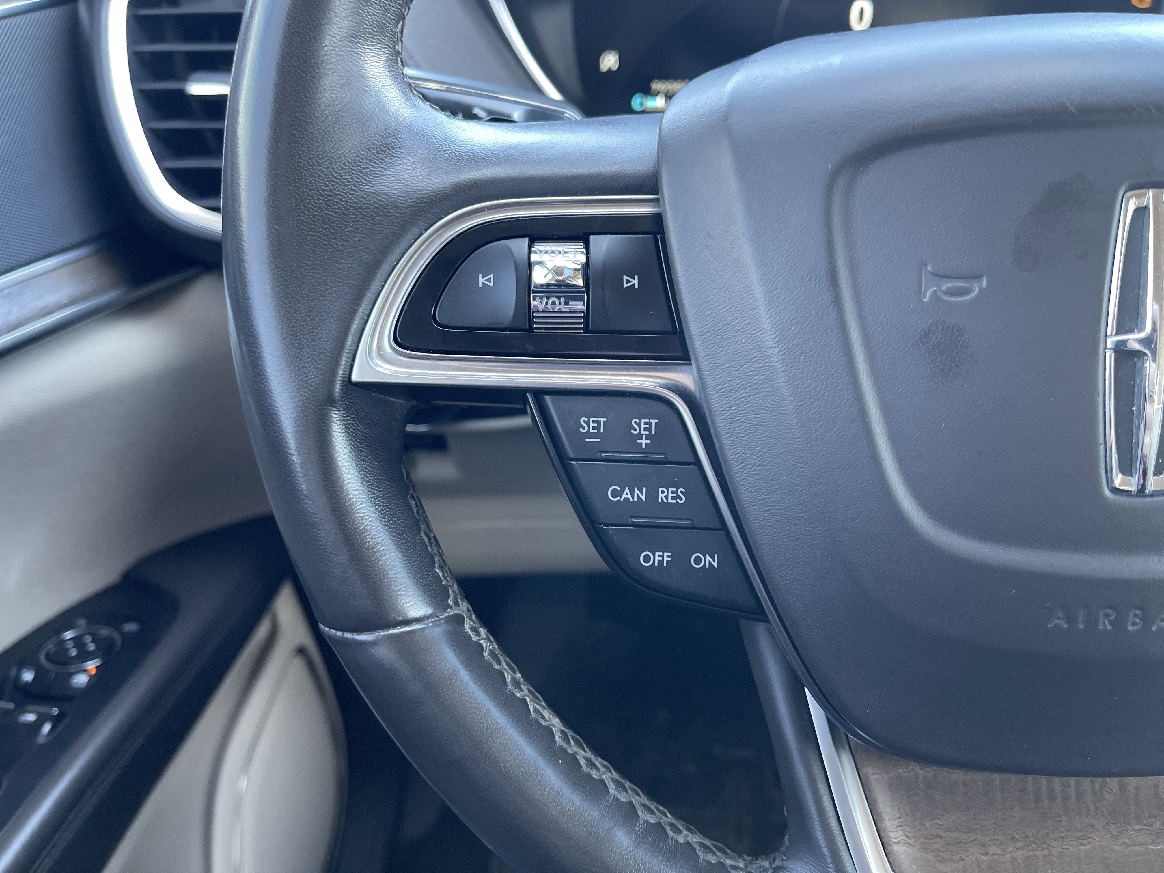 2019 Lincoln Nautilus Select