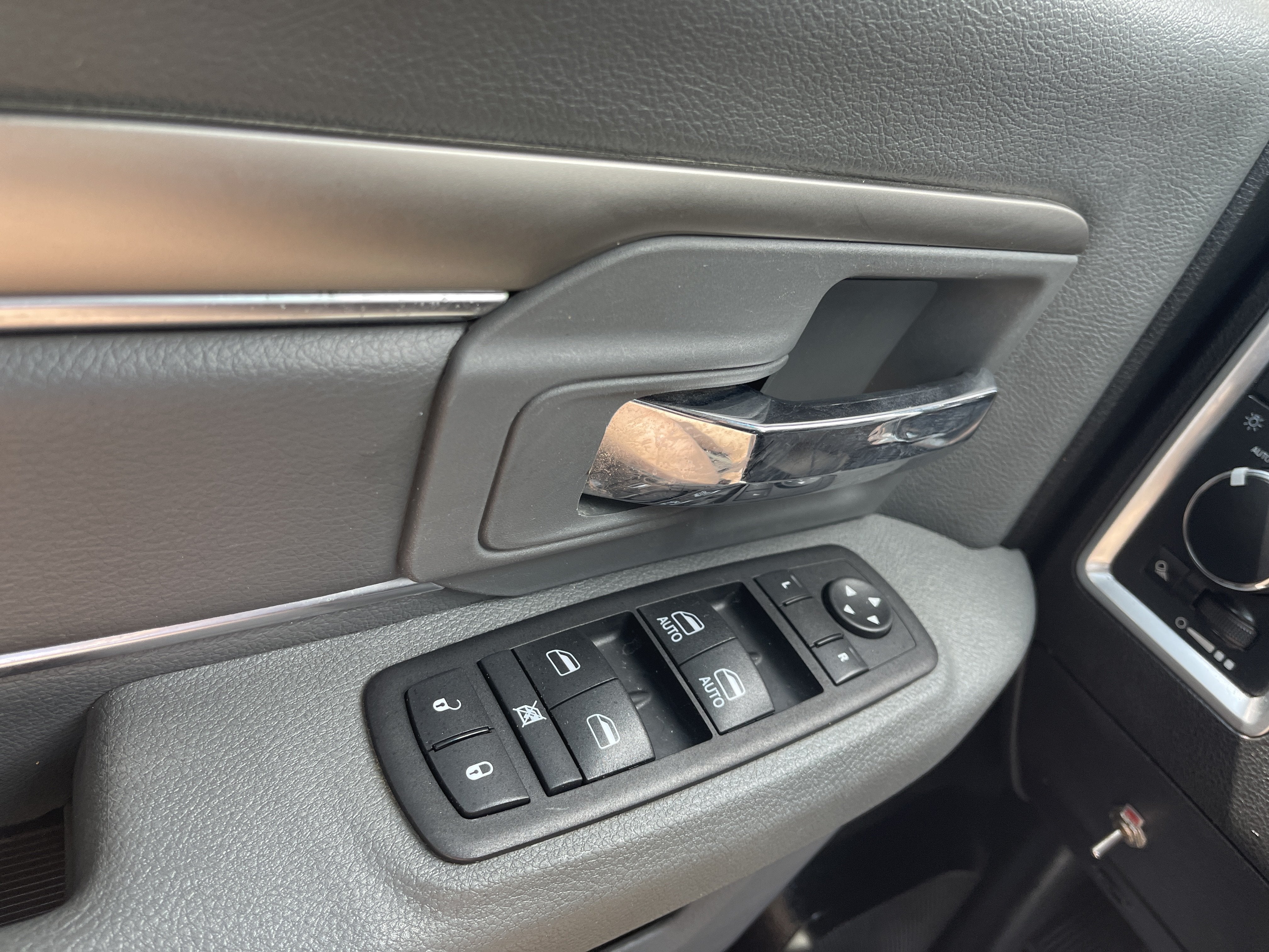 2017 RAM 1500 SLT