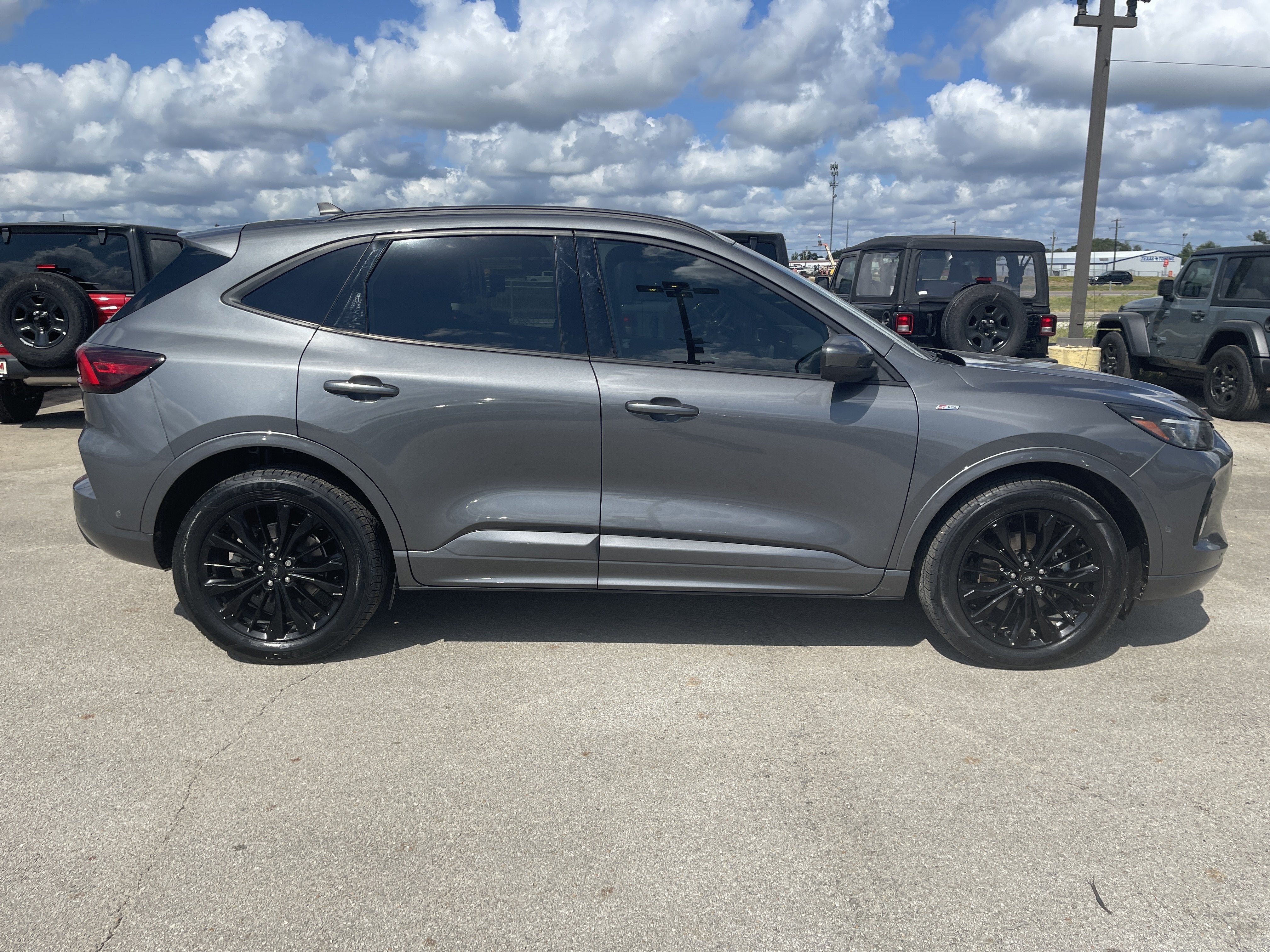2023 Ford Escape ST-Line Elite