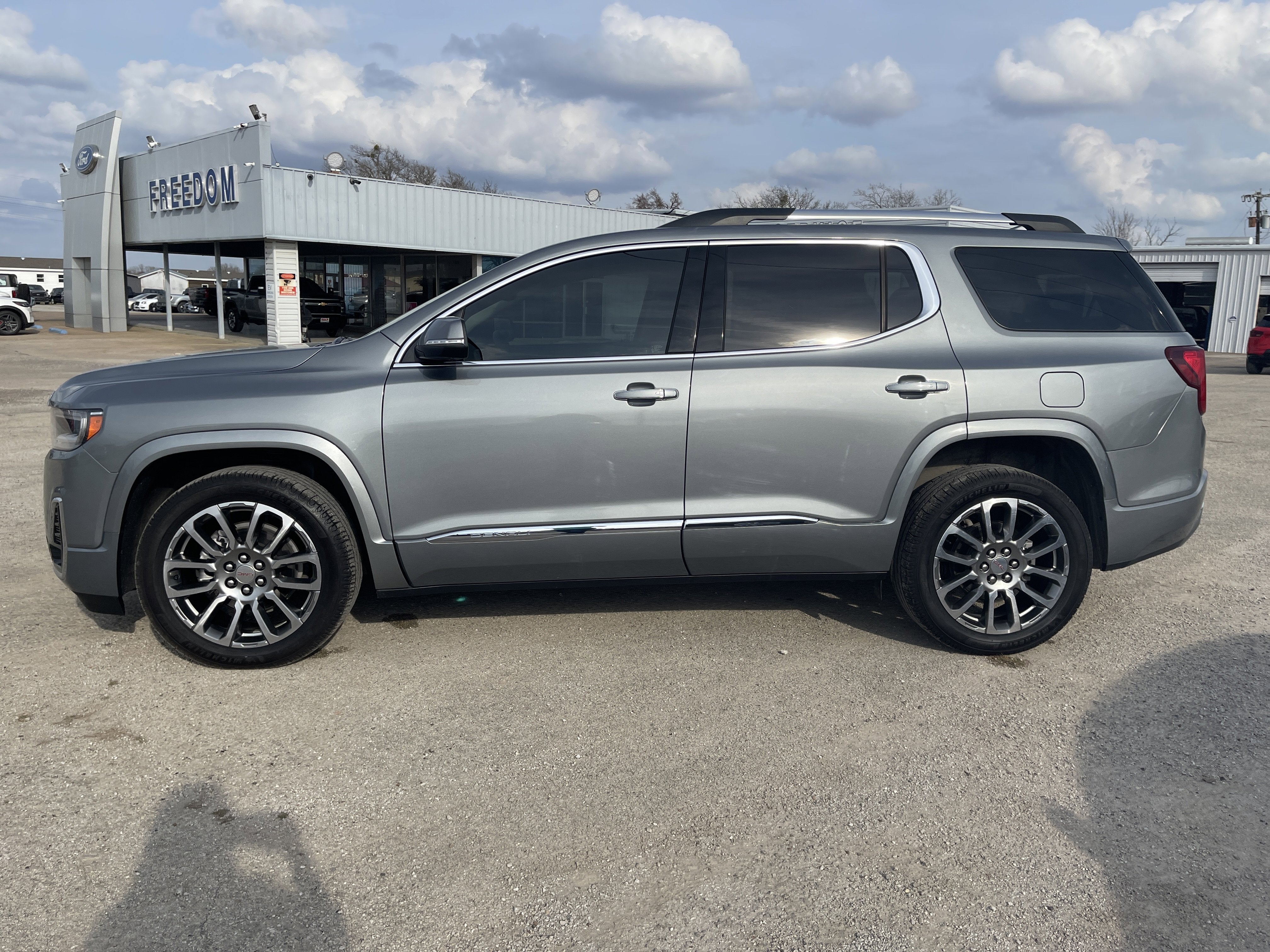 2023 GMC Acadia Denali