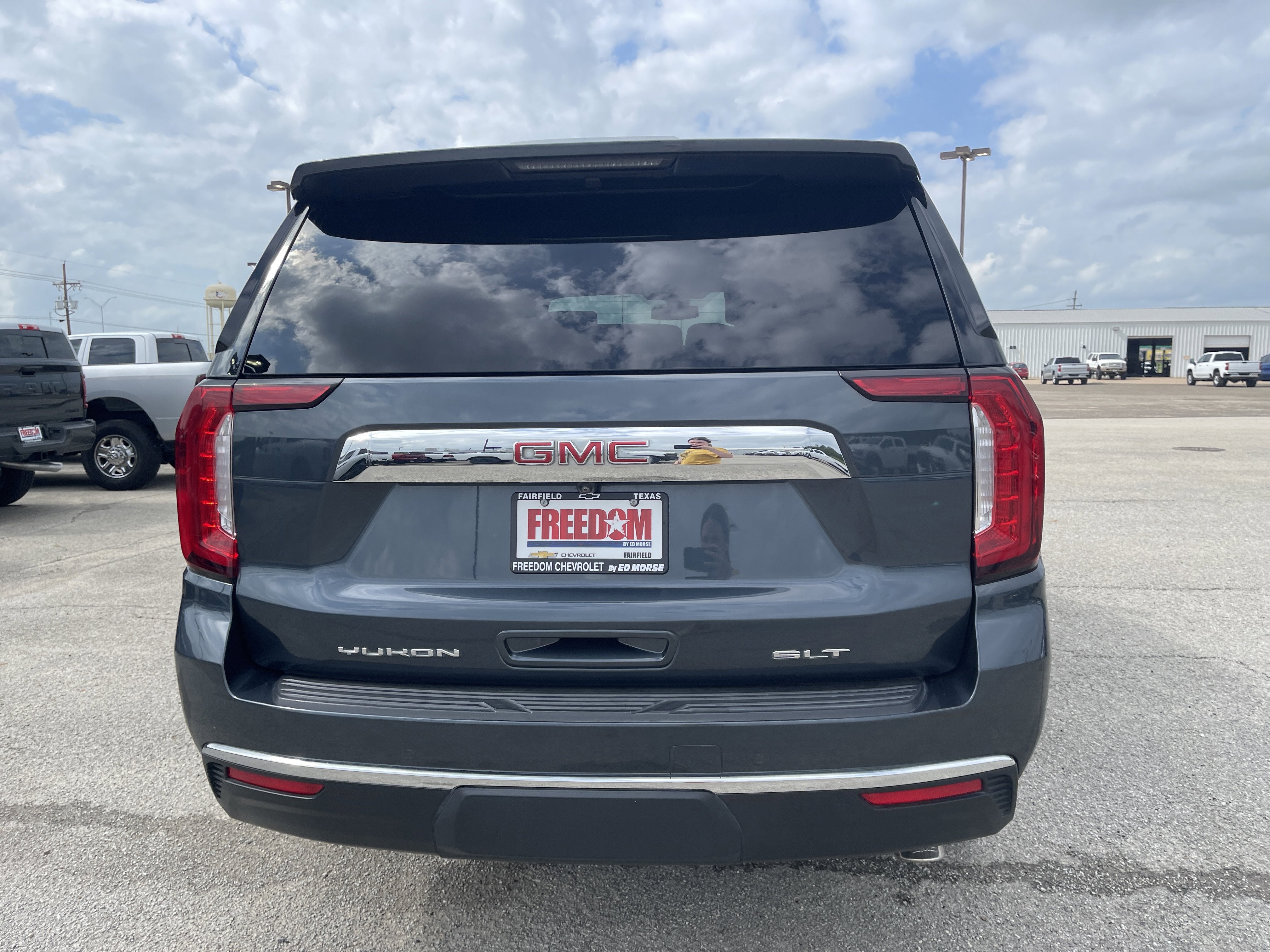 2021 GMC Yukon SLT
