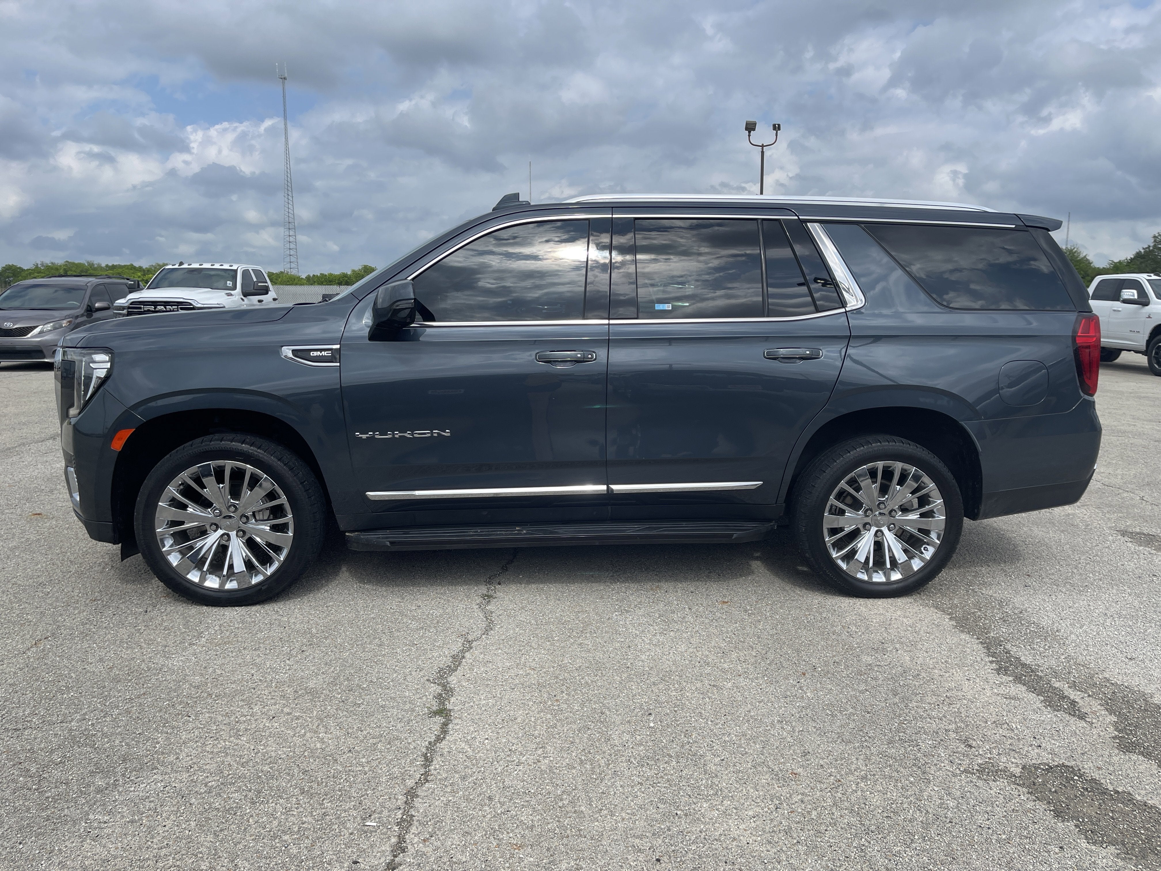 2021 GMC Yukon SLT