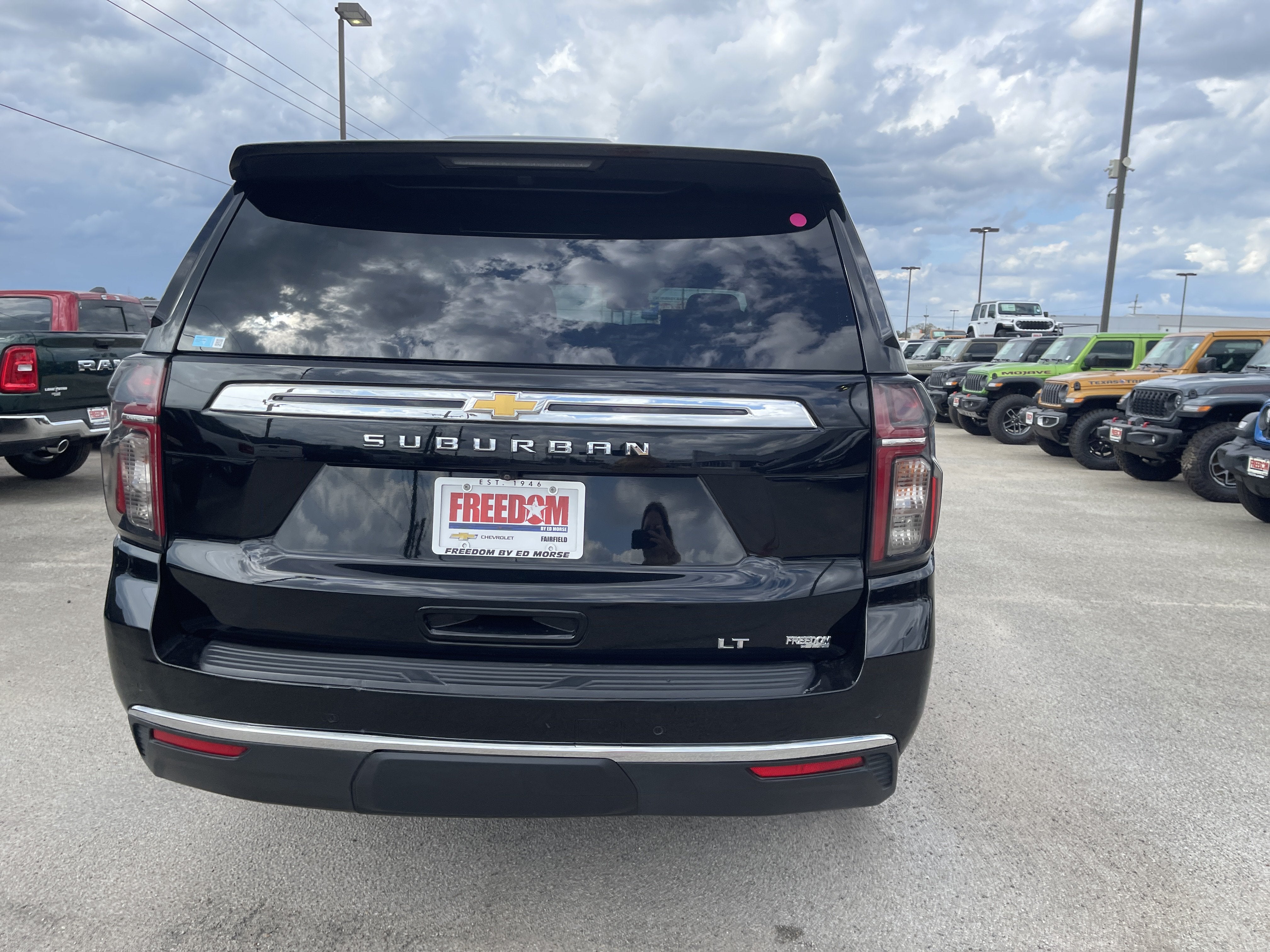 2023 Chevrolet Suburban LT