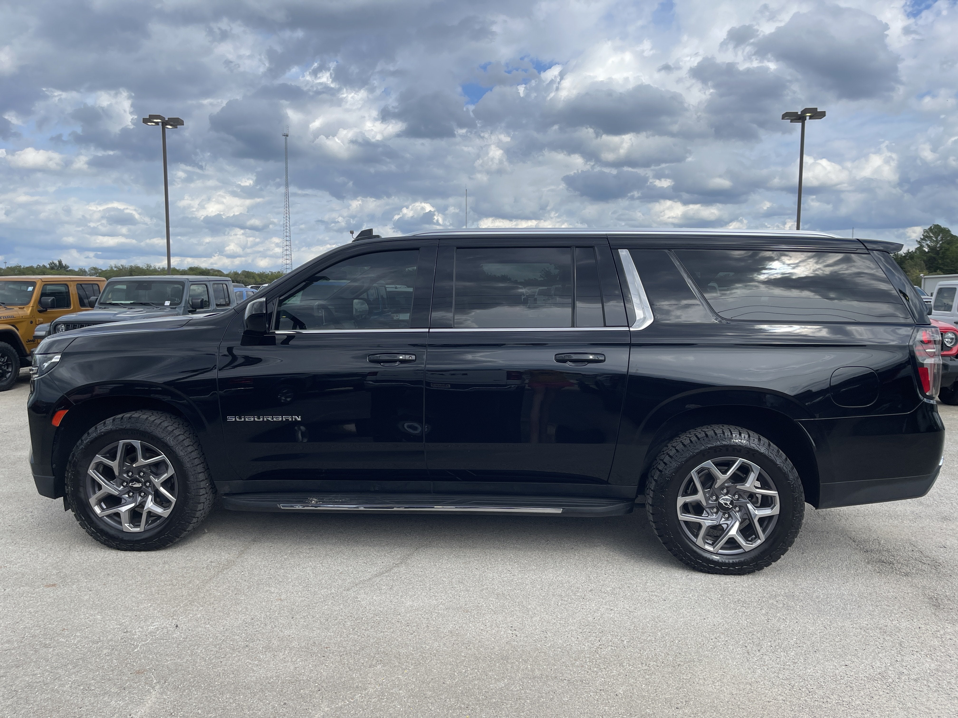 2023 Chevrolet Suburban LT
