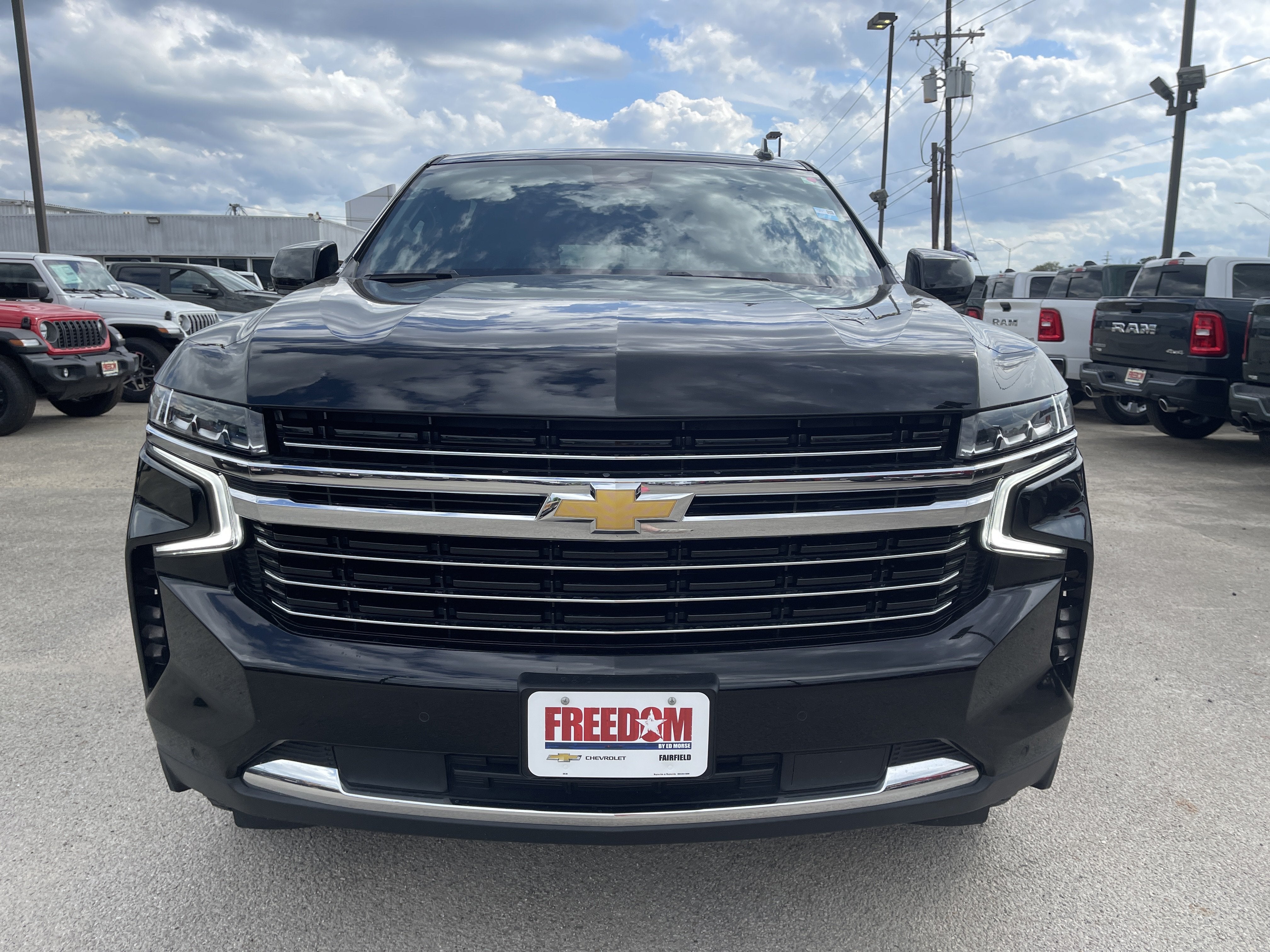 2023 Chevrolet Suburban LT