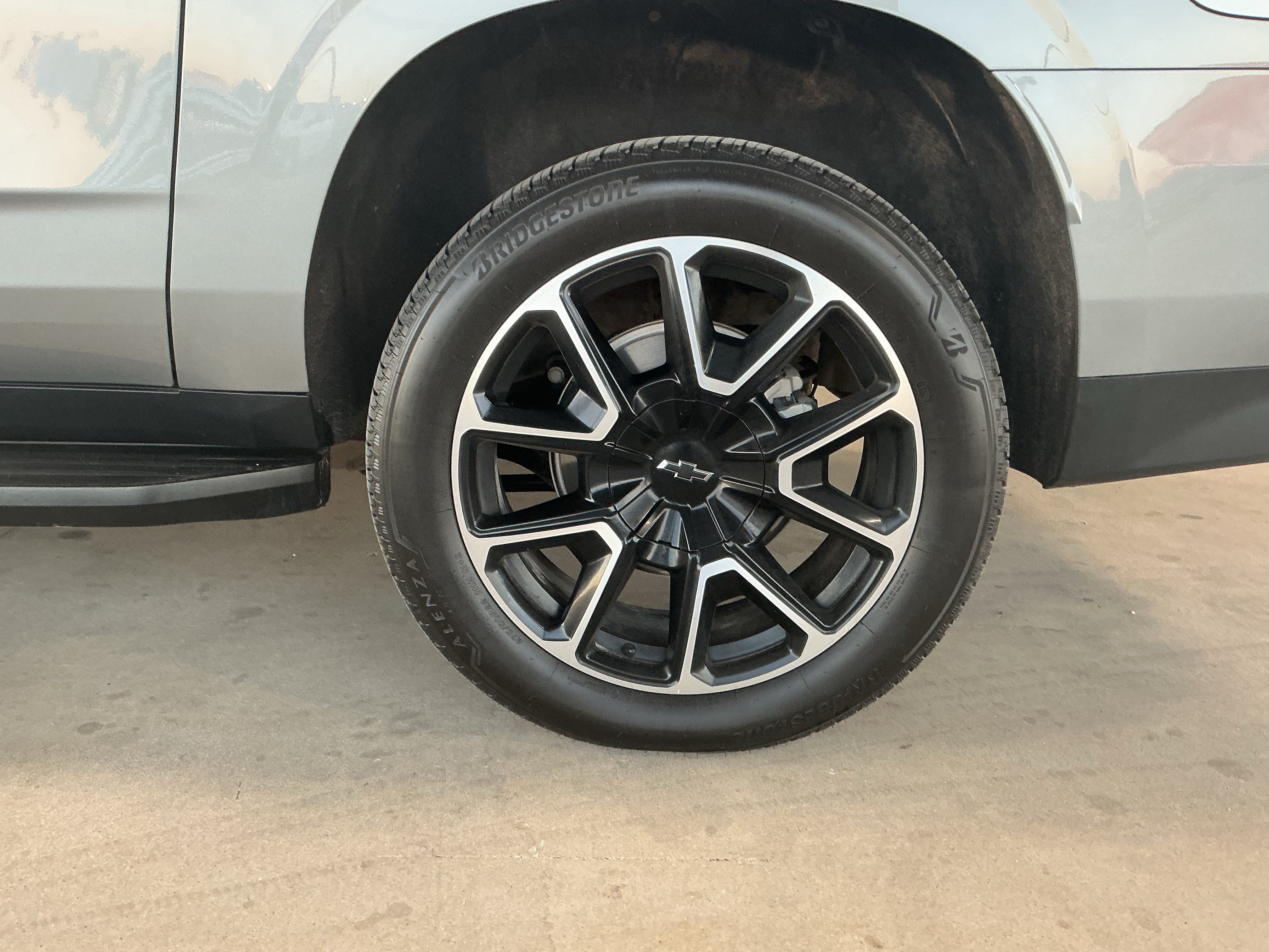 2023 Chevrolet Suburban RST