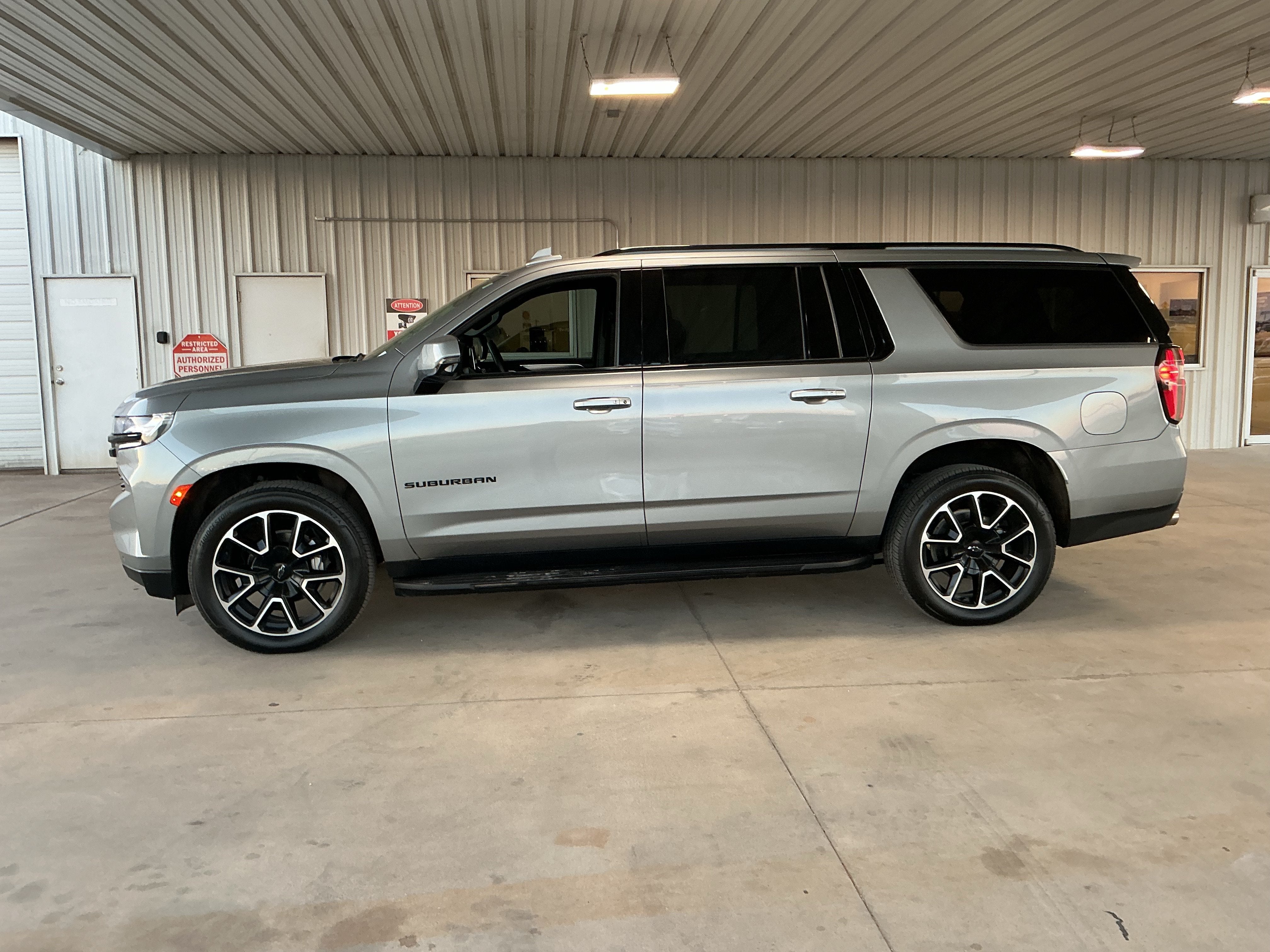 2023 Chevrolet Suburban RST