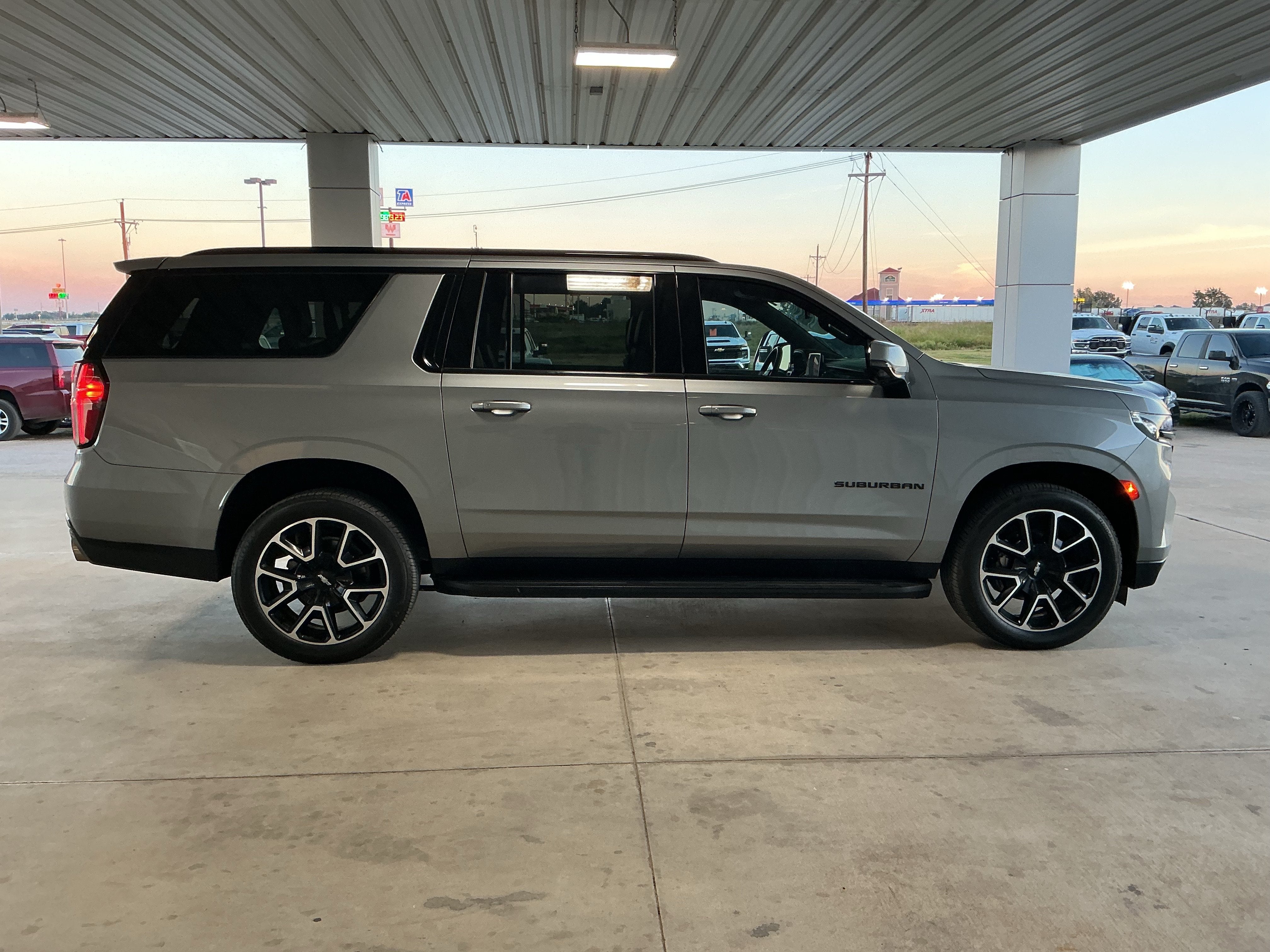 2023 Chevrolet Suburban RST