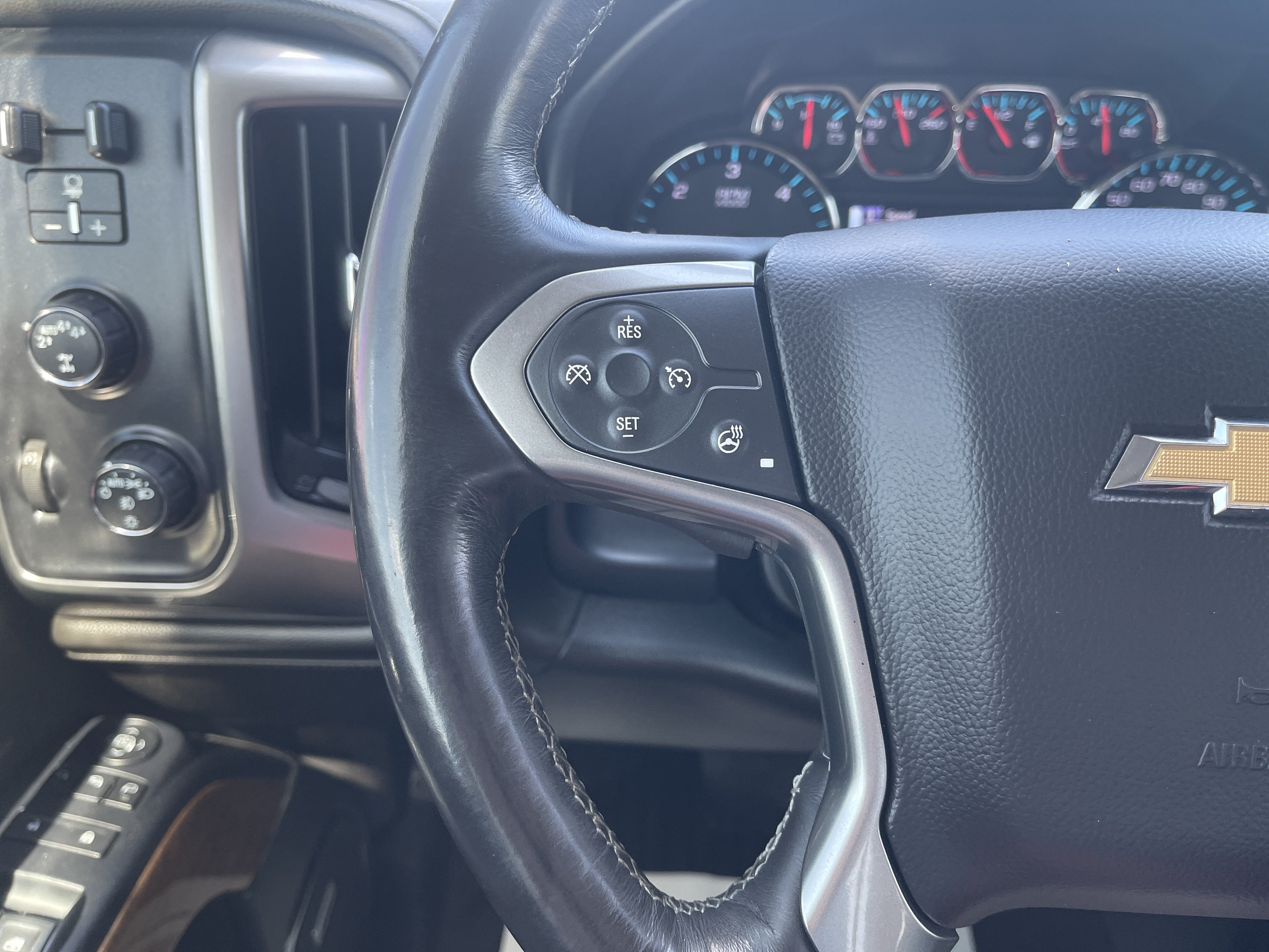 2018 Chevrolet Silverado 1500 LTZ - Photo 18