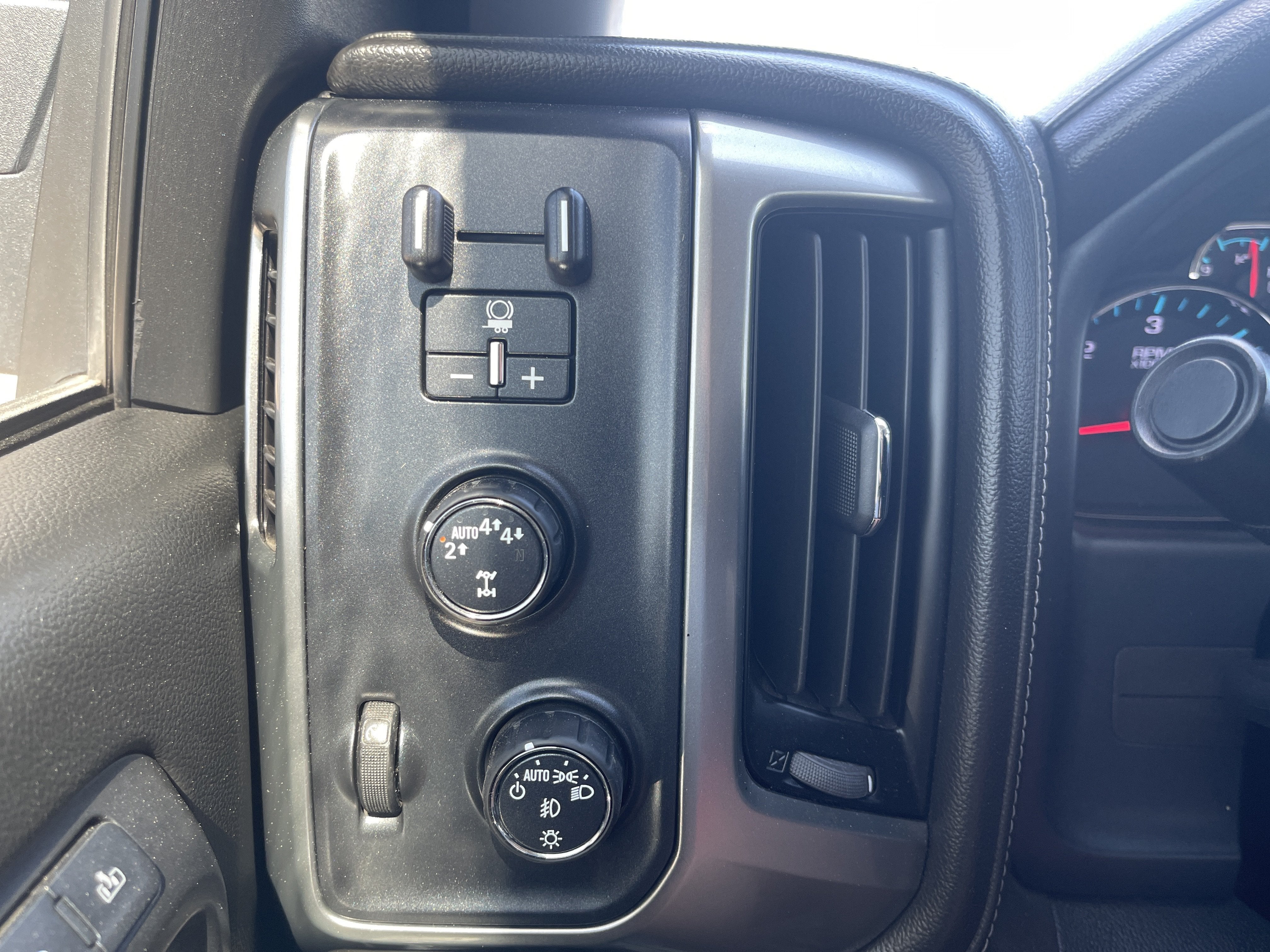 2018 Chevrolet Silverado 1500 LTZ - Photo 21