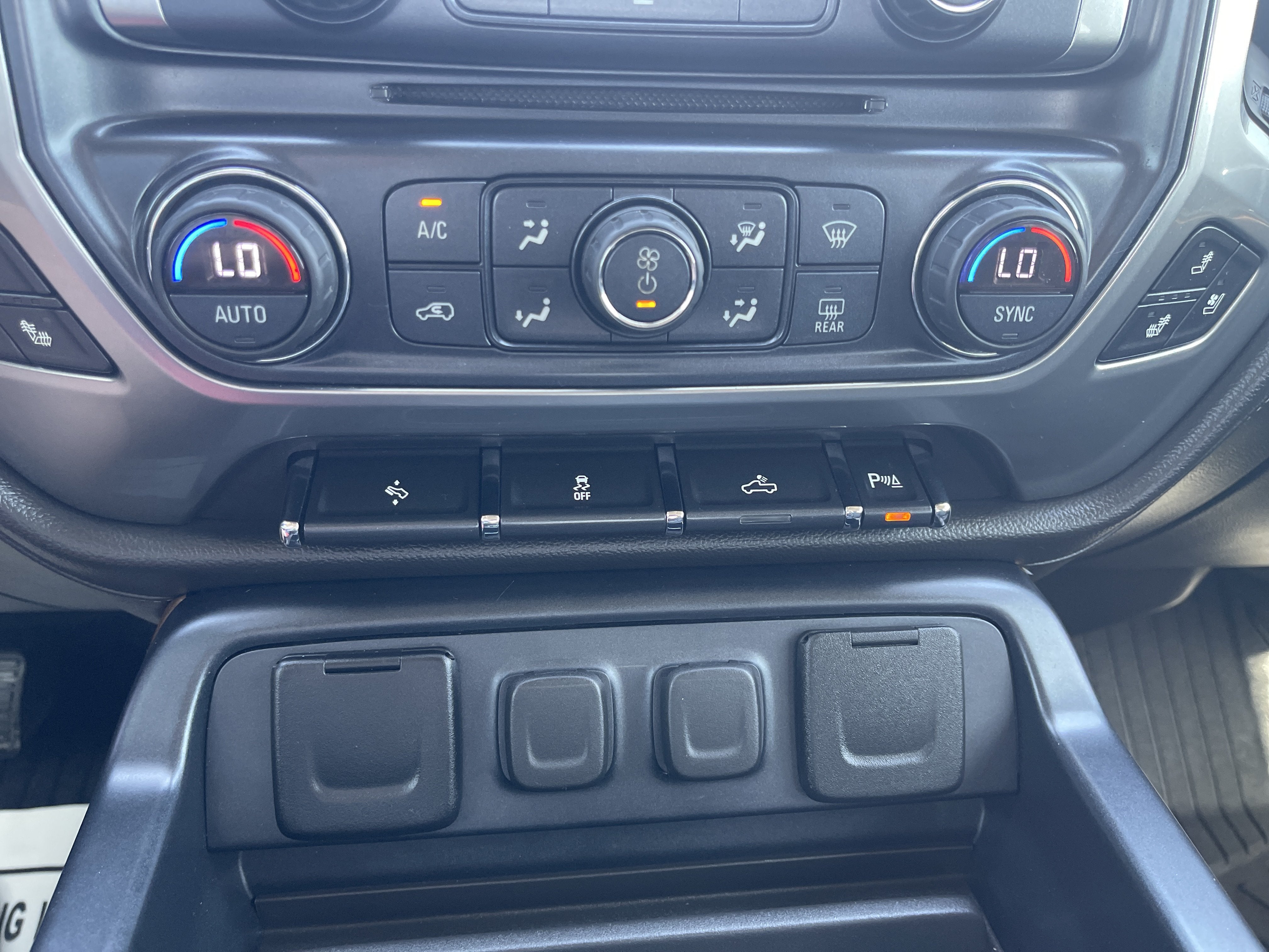 2018 Chevrolet Silverado 1500 LTZ - Photo 26